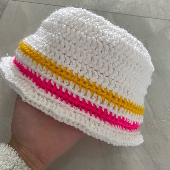Crochet bucket hats - Picture 2 of 3